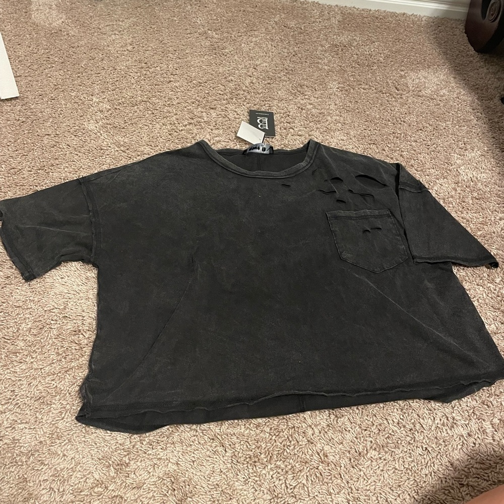 Cropped tee